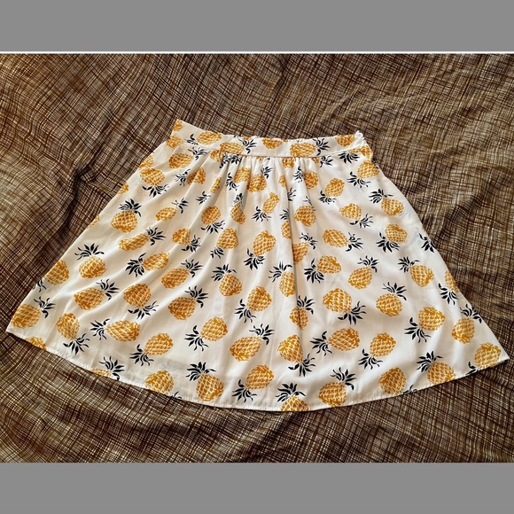 Jessy B. Dresses & Skirts - Jessy B Retro Pineapple Print Skirt - 1X
